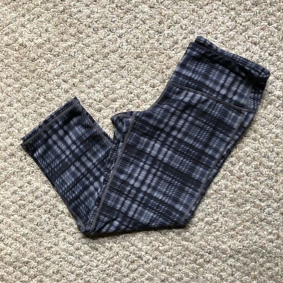 Athleta Pants - Athleta • gray plaid capris leggings
